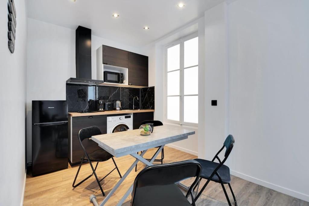 4 Personnes Aux Portes De Paris * Saint-Denis (Seine-Saint-Denis)